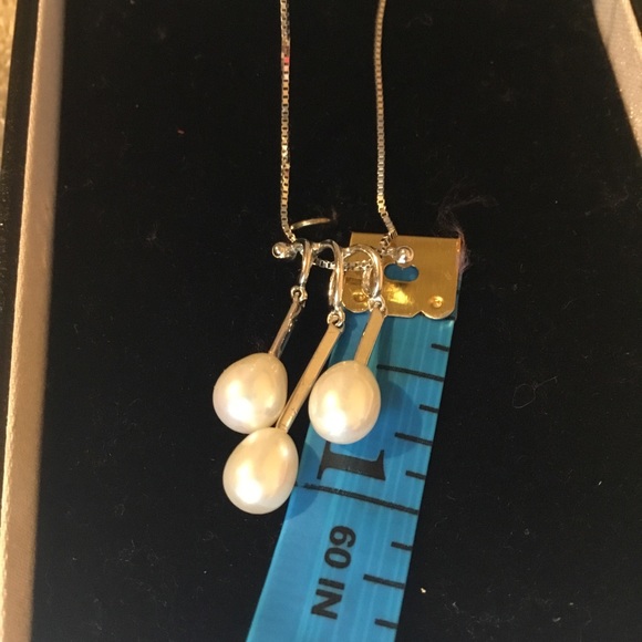 14K White Gold & White Freshwater Pearls Dangle Pendant - Picture 11 of 16